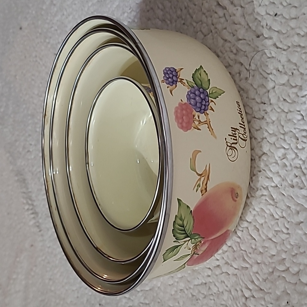 Vintage Enamel Bowl Set of 4